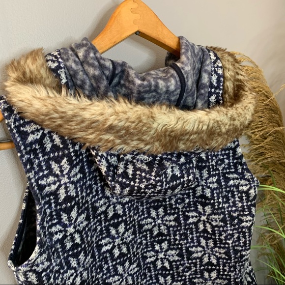 Patterned Hooded Vest - Picture 7 of 10
